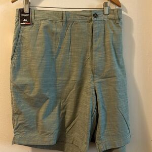 Roundtree & Yorke NWT Light green casual men short- big man. Size 46.